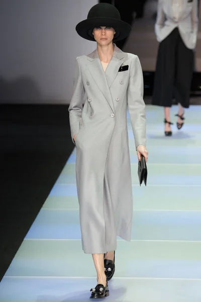 Look 3